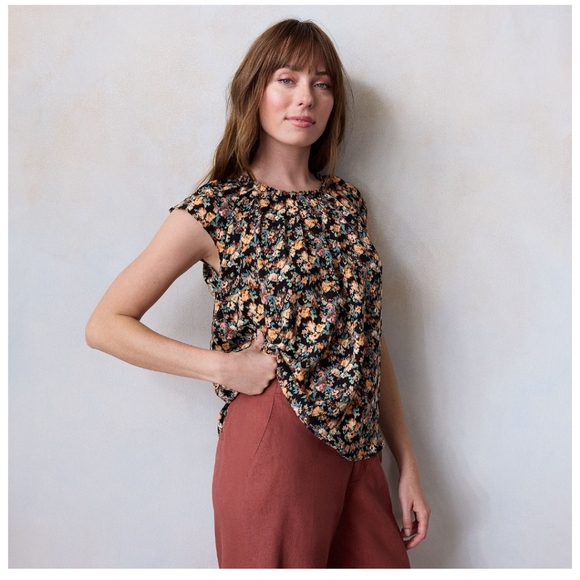 LC Lauren Conrad Tops - LC Lauren Conrad Women's Pleated Scoop Neck Bow Tie Open Back Floral Top‎